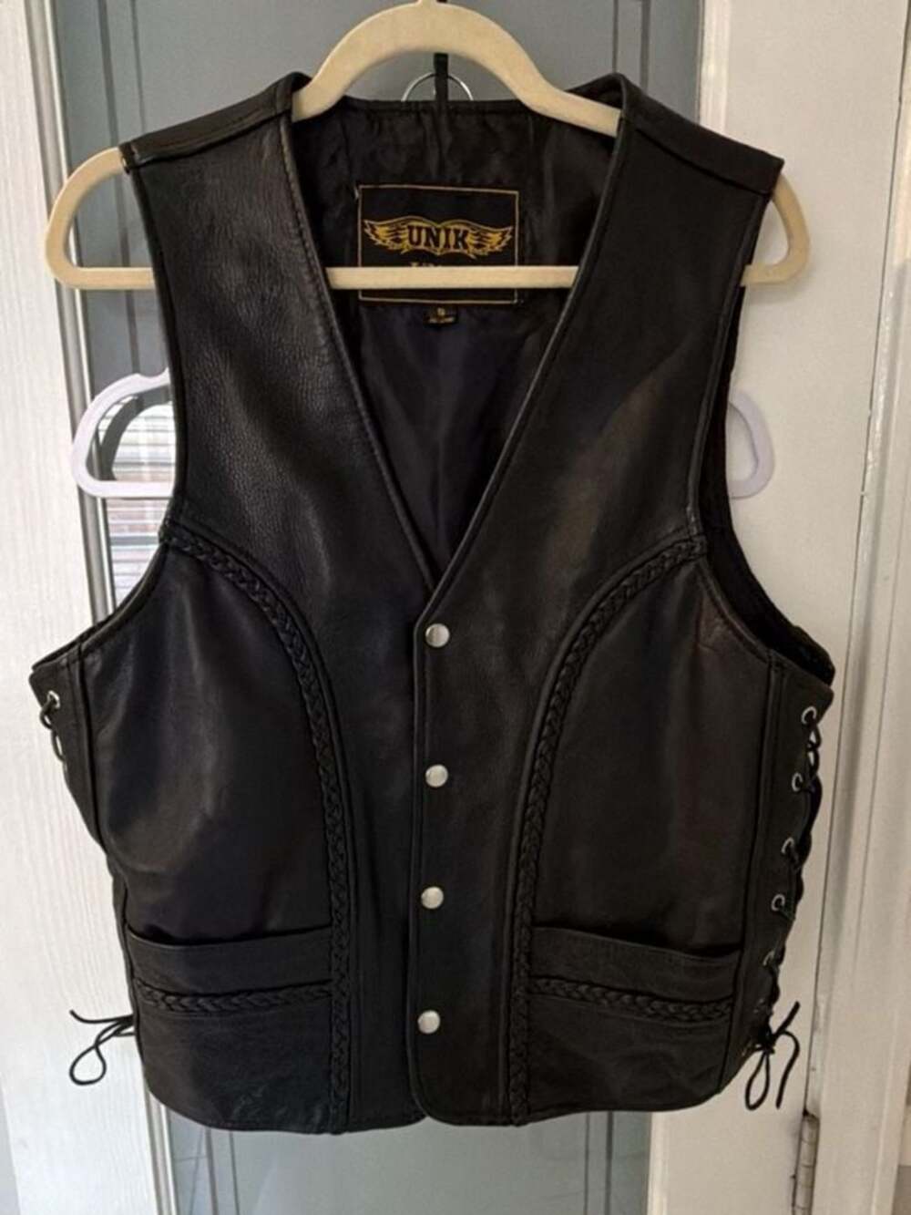 Unik Ultra Black Leather Biker Motorcycle Vest Size S Braided Trim Side Laces